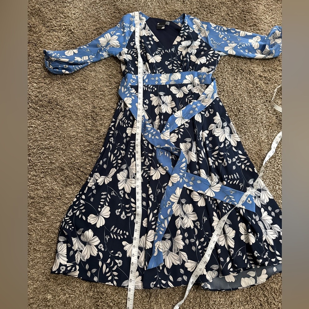 Dress - Picture 3 of 5
